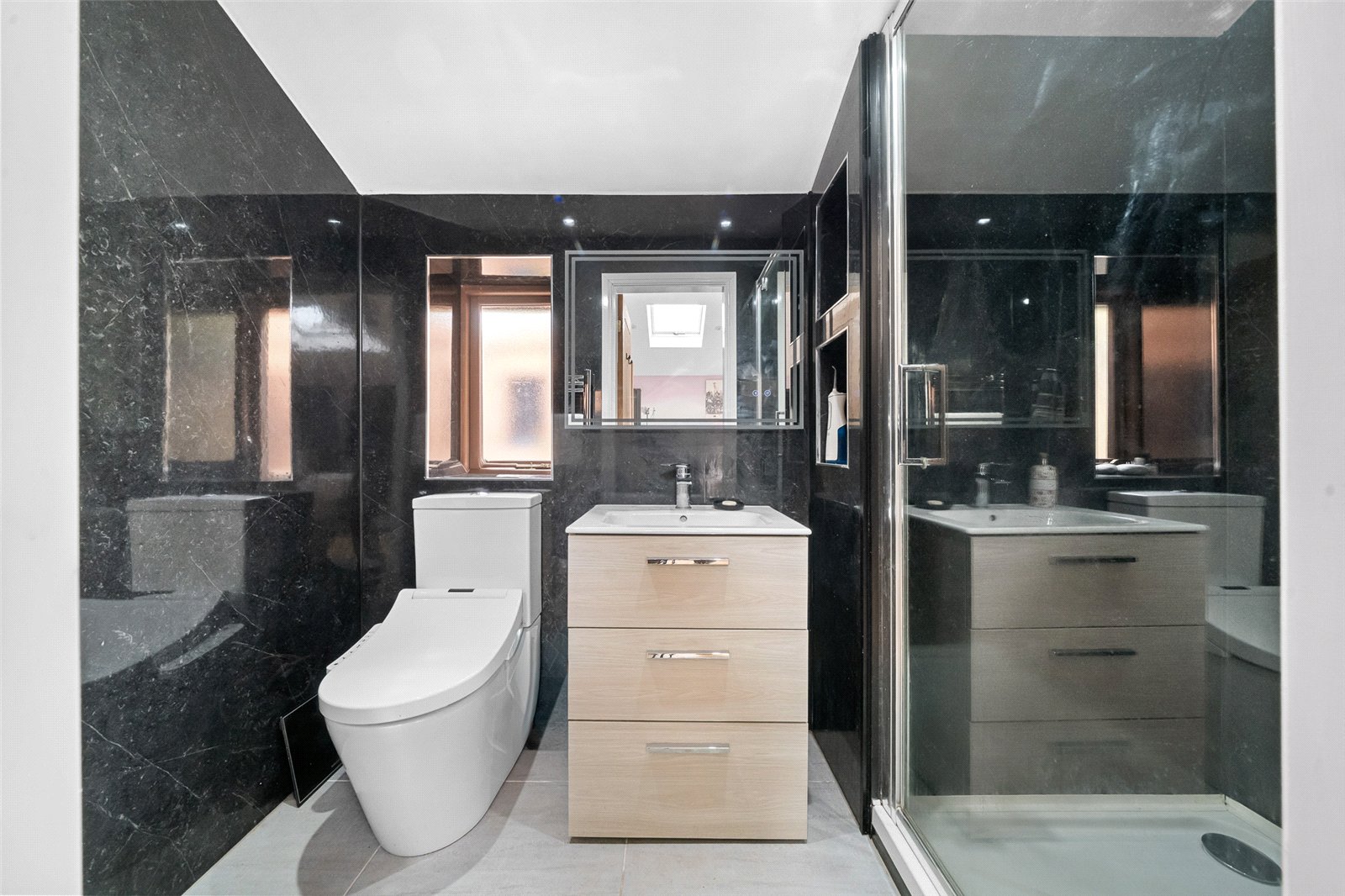 Master En-Suite